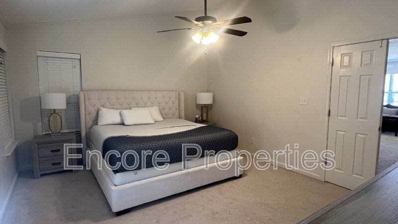 200 Madison Square Ave - Photo 6 of 14