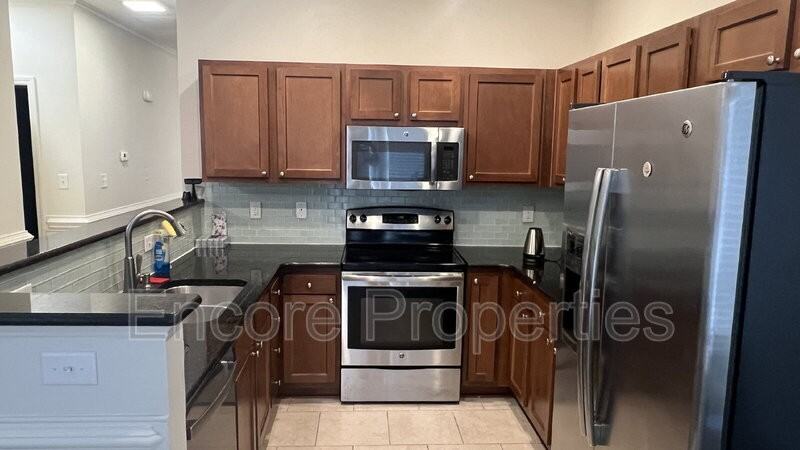 821 Central Park Dr - Photo 4 of 15
