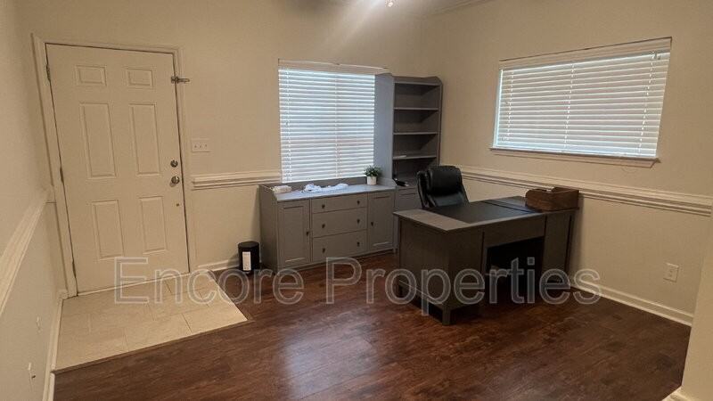 821 Central Park Dr - Photo 5 of 15