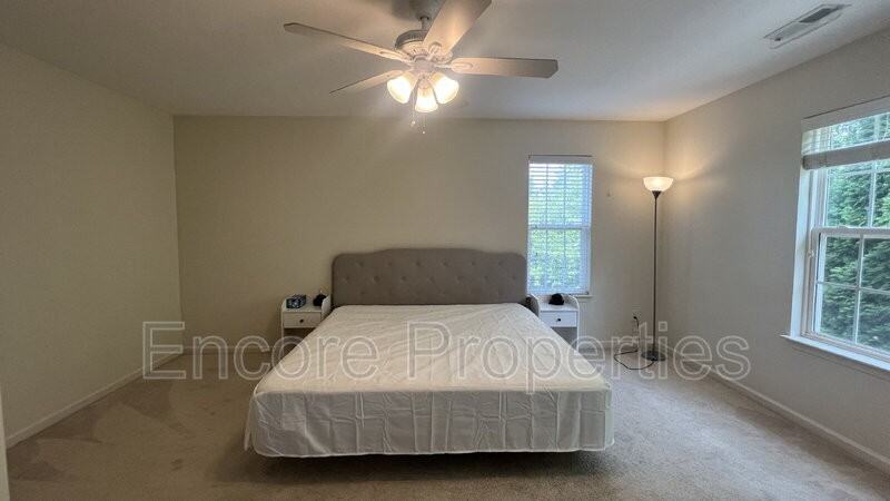 821 Central Park Dr - Photo 7 of 15