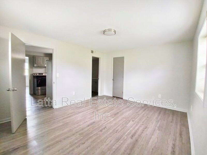 301 W 31st St #102B - Photo 5 of 7