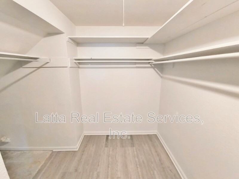 301 W 31st St #102B - Photo 6 of 7