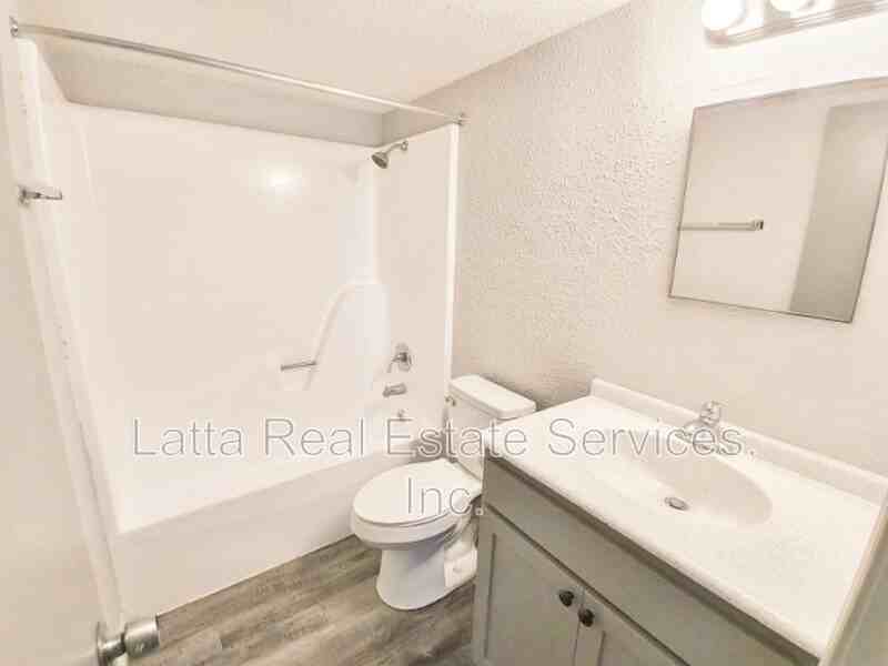 301 W 31st St #102B - Photo 7 of 7
