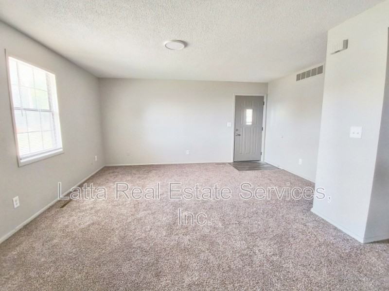 901 W 25th Ter #B - Photo 2 of 7