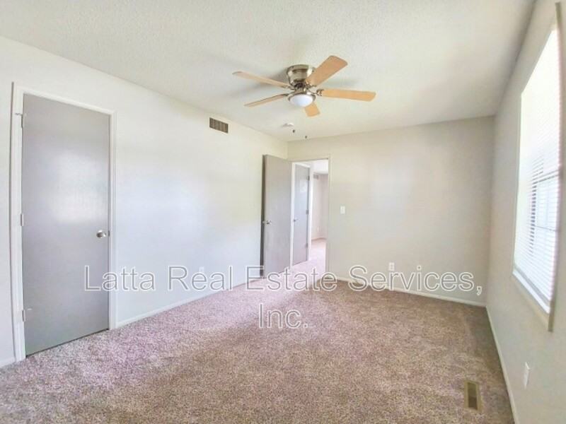 901 W 25th Ter #B - Photo 4 of 7