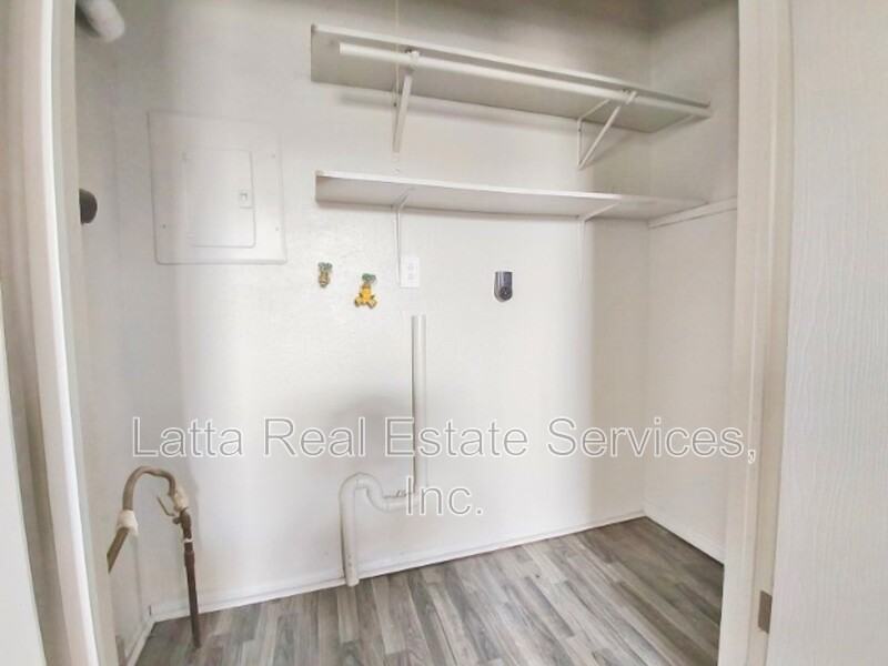 901 W 25th Ter #B - Photo 7 of 7