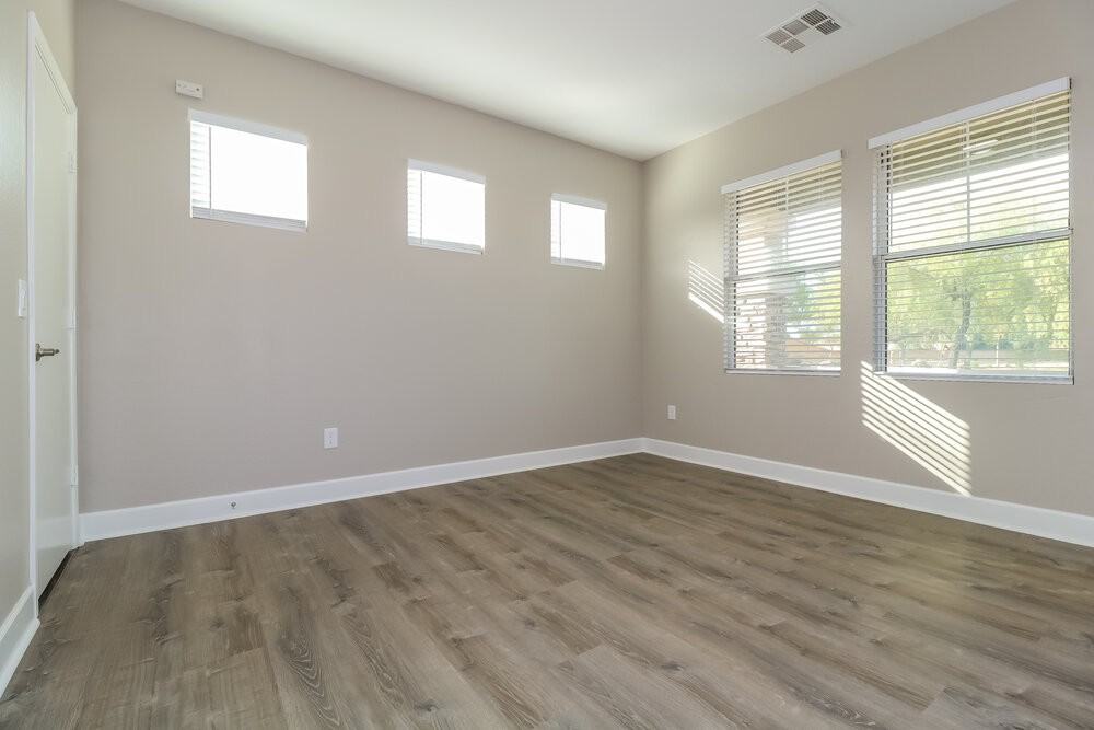 13506 W Marshall Ave - Photo 4 of 16