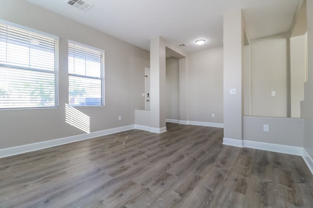 13506 W Marshall Ave - Photo 5 of 16