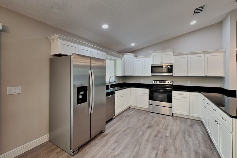7961 N Primrose Dr - Photo 4 of 21