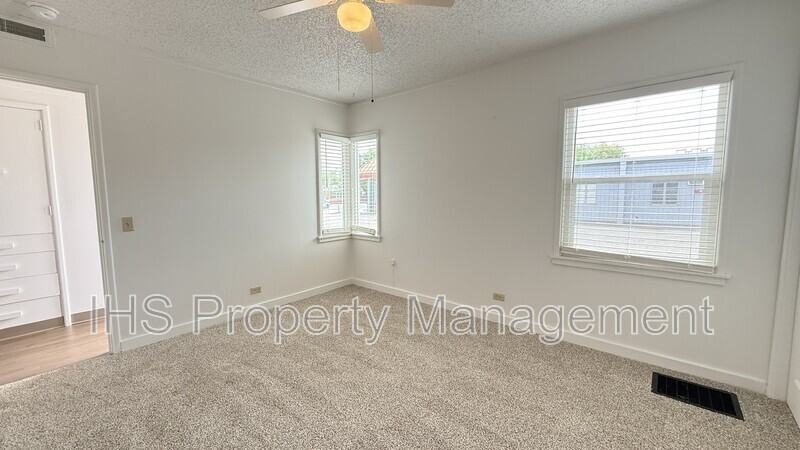 1209 George Washington Way #32 - Photo 4 of 6