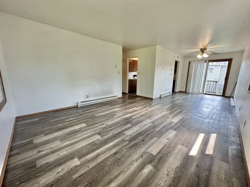 320 Joseph St - Photo 3 of 12
