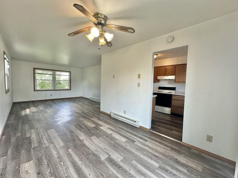 320 Joseph St - Photo 4 of 12