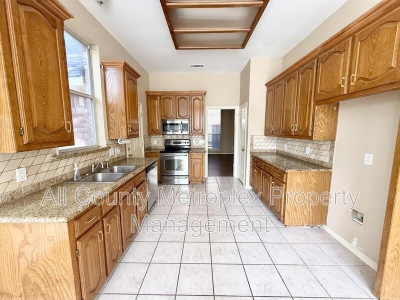 8902 Bayshore Ln - Photo 3 of 7