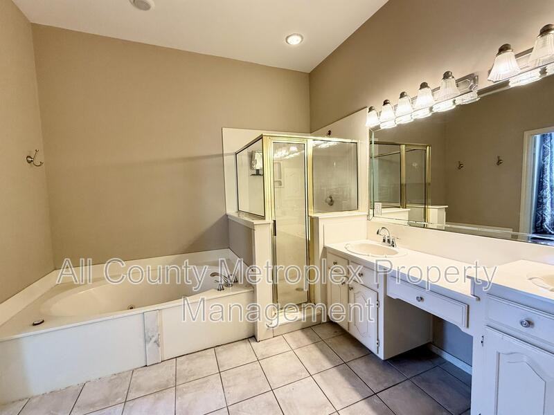 8902 Bayshore Ln - Photo 5 of 7