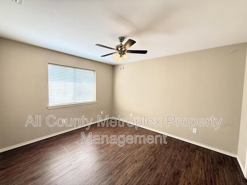 8902 Bayshore Ln - Photo 6 of 7
