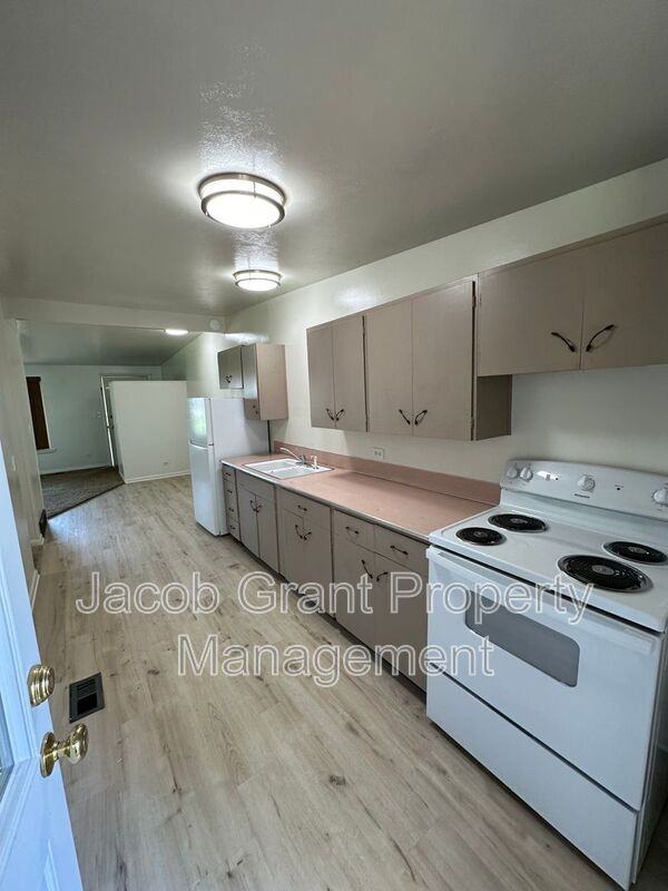 847 Cleveland St - Photo 3 of 12