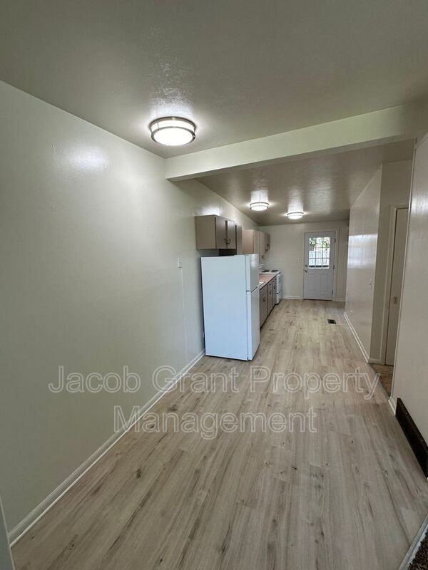 847 Cleveland St - Photo 4 of 12