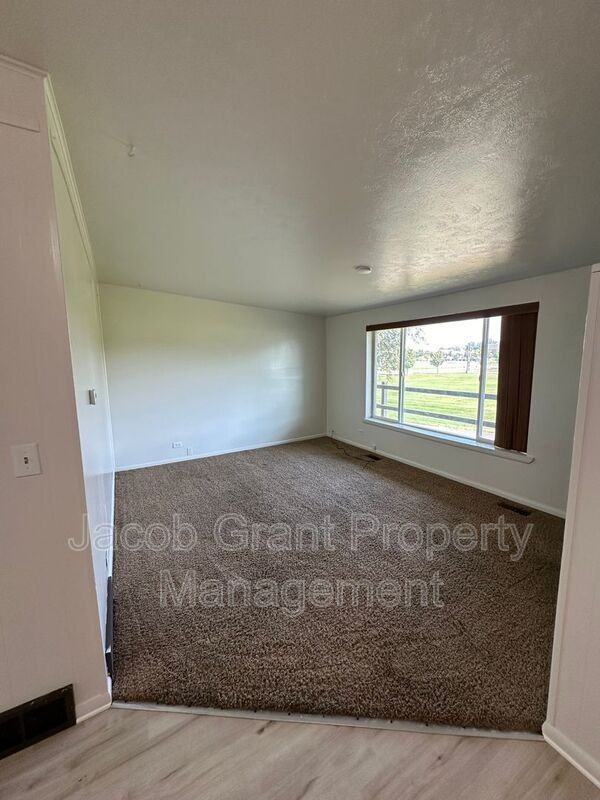 847 Cleveland St - Photo 6 of 12