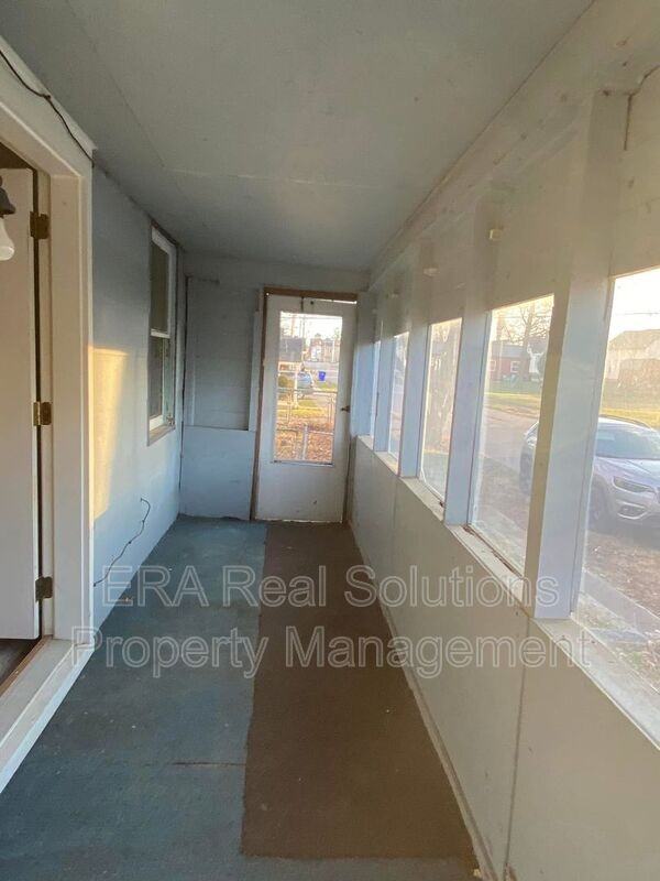 225 N 2nd St - Photo 2 of 14