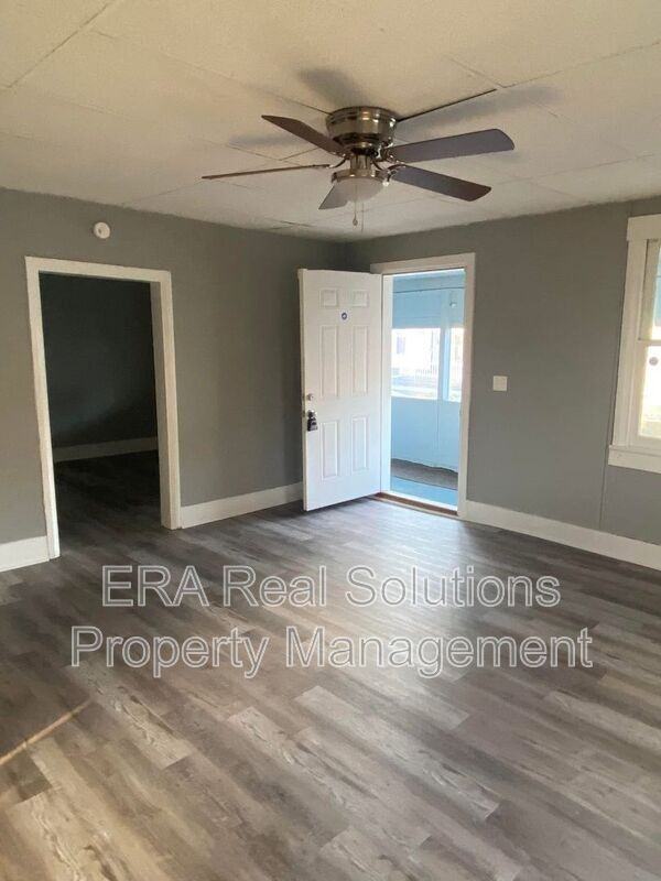 225 N 2nd St - Photo 3 of 14