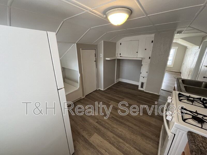 2916 Noble St #2 - Photo 5 of 11