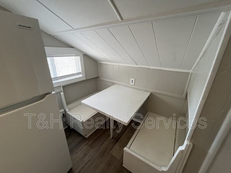 2916 Noble St #2 - Photo 6 of 11