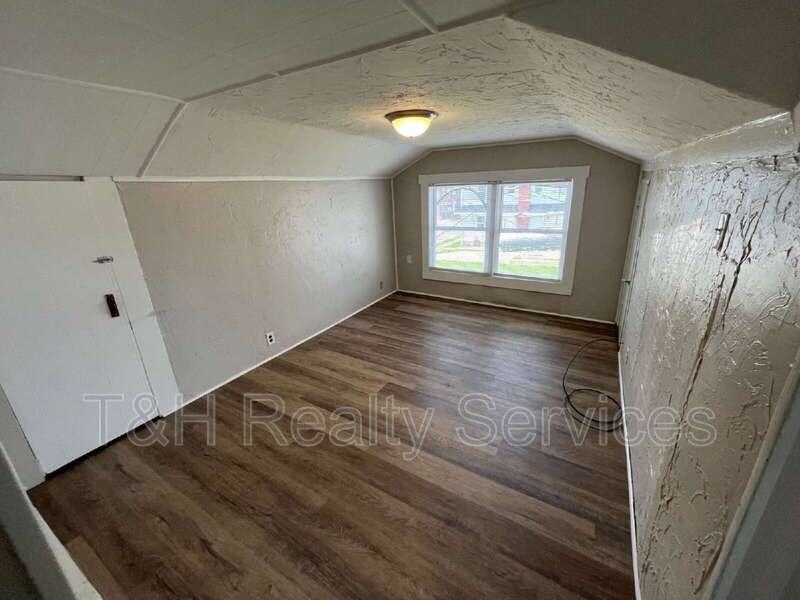 2916 Noble St #2 - Photo 7 of 11