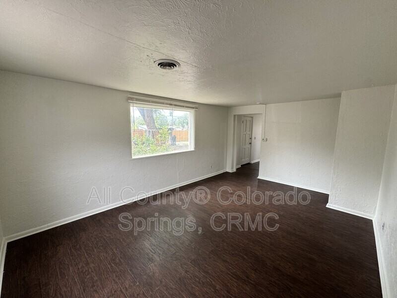 624 1/2 Yuma St - Photo 3 of 8