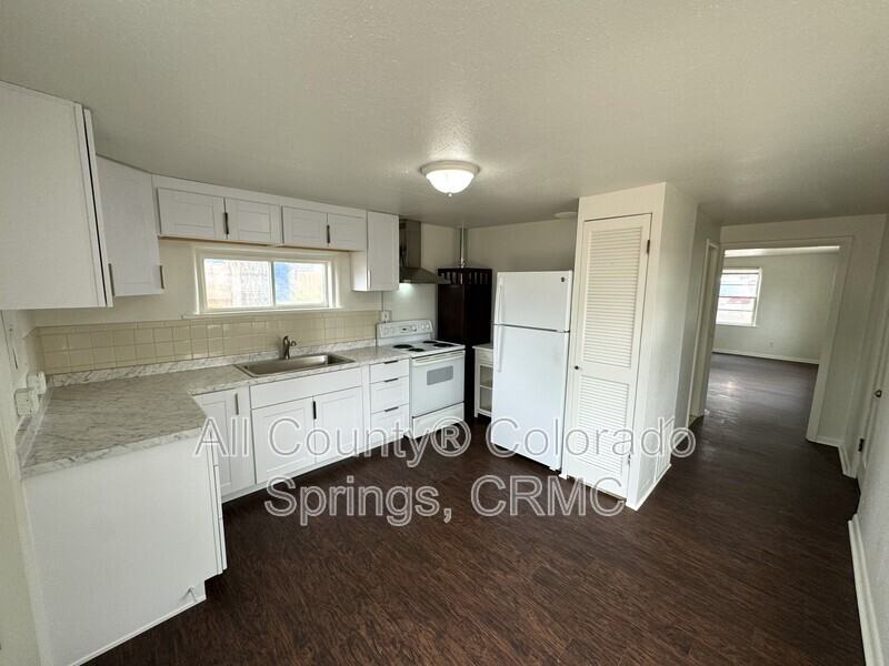 624 1/2 Yuma St - Photo 7 of 8