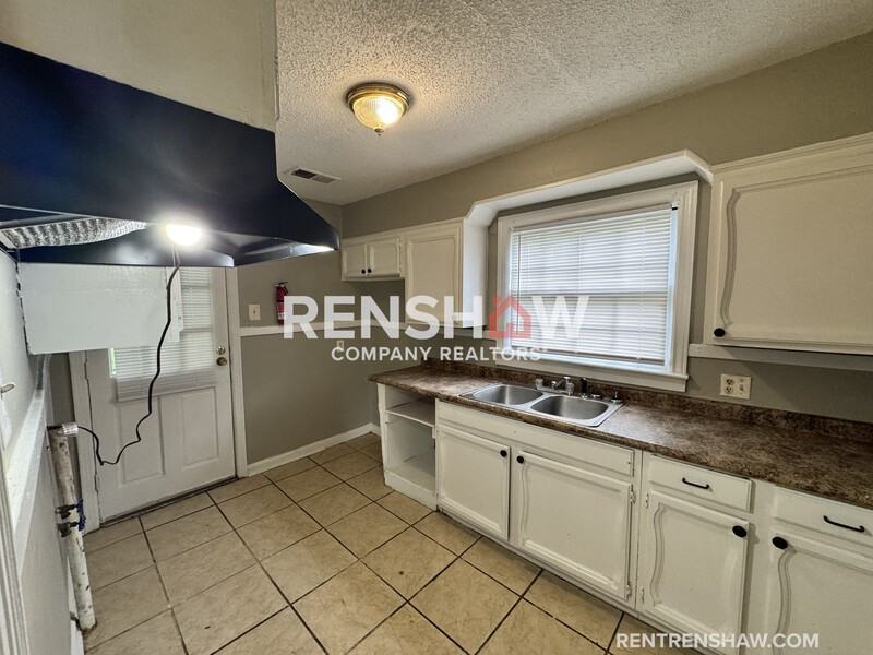 978 Dillworth St - Photo 6 of 14