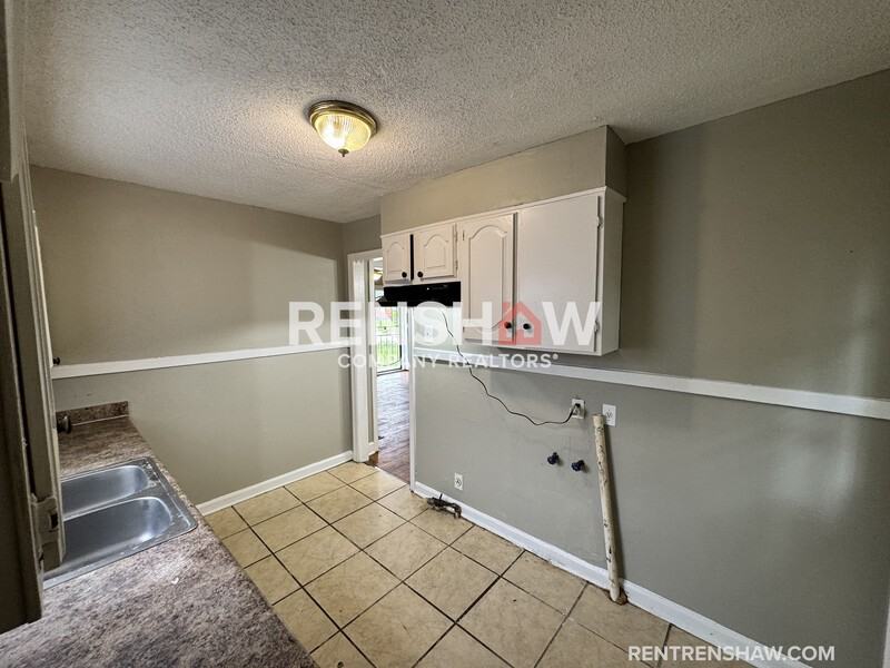 978 Dillworth St - Photo 7 of 14