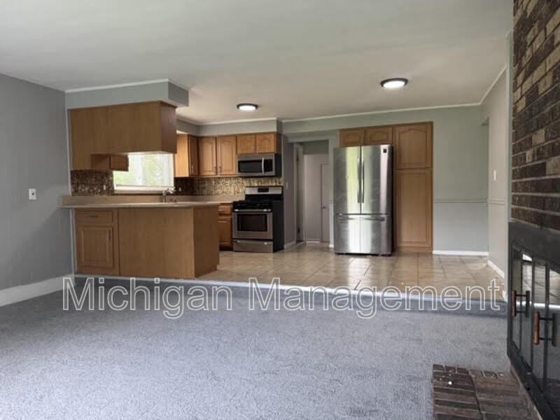 45299 Indian Creek Dr - Photo 3 of 19