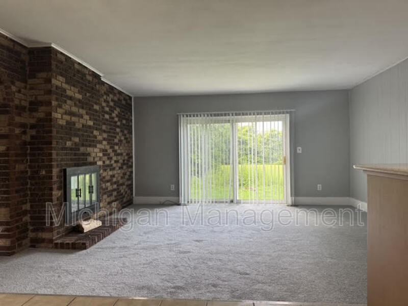 45299 Indian Creek Dr - Photo 5 of 19