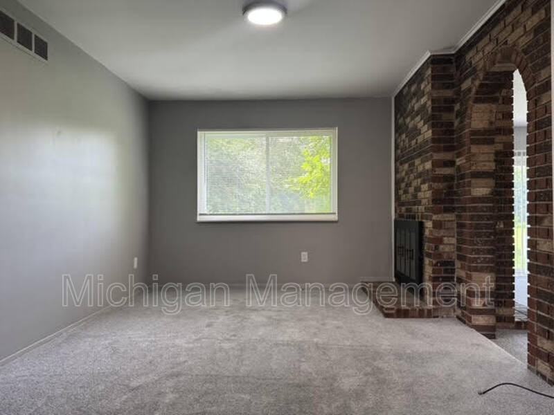 45299 Indian Creek Dr - Photo 7 of 19