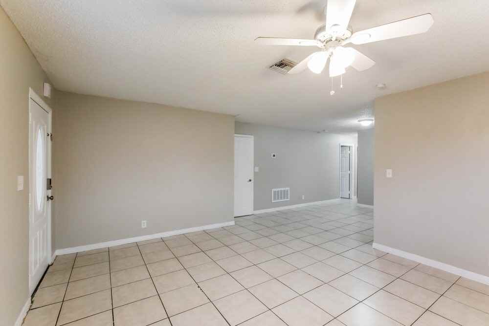 425 Sw 74th Ave - Photo 4 of 16