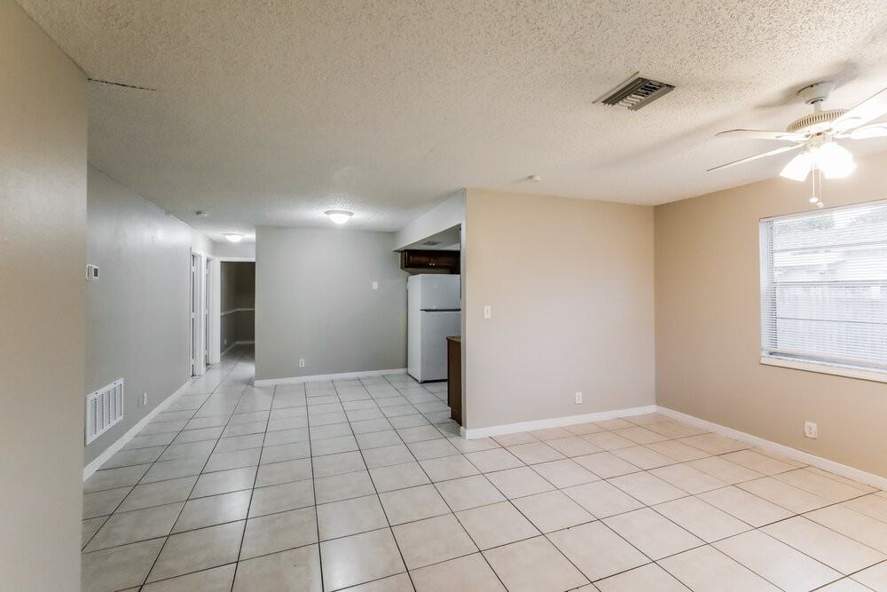 425 Sw 74th Ave - Photo 5 of 16