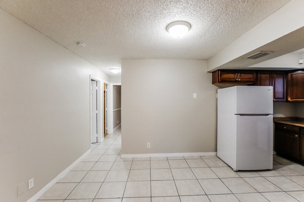 425 Sw 74th Ave - Photo 6 of 16