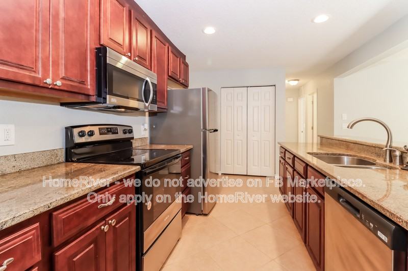 8006 Fawnridge Cir - Photo 5 of 17