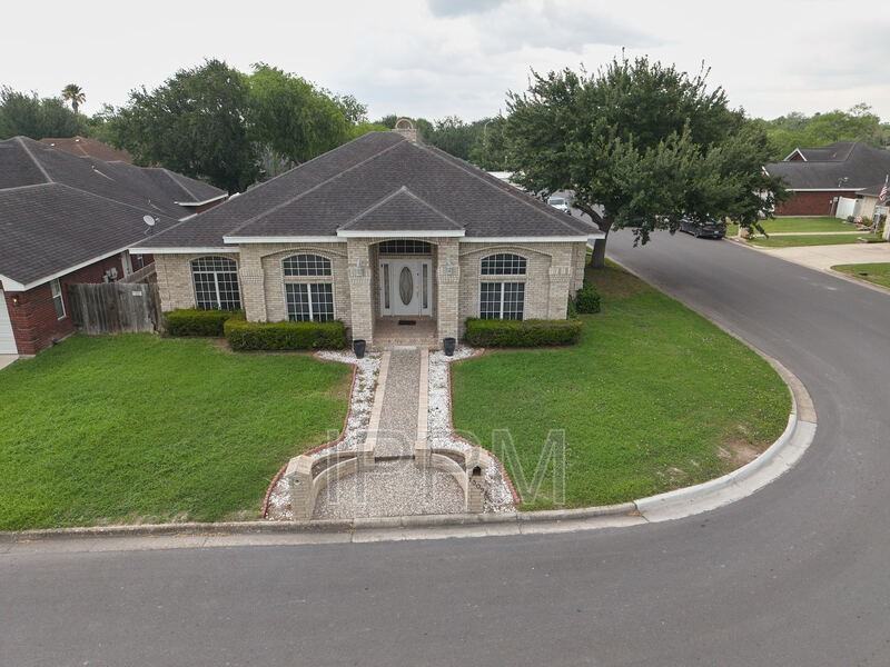 1309 Summerfield Ln - Photo 2 of 41