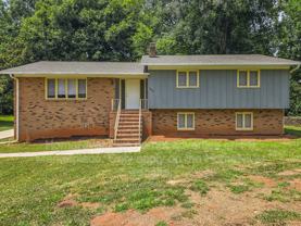 3002 Club Dr - Photo 1 of 1