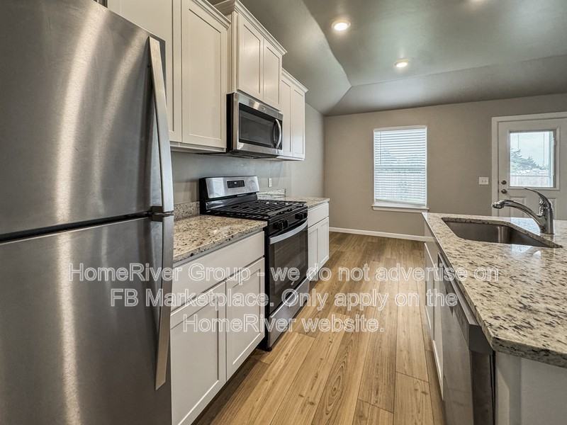 2516 Rosewood Ln - Photo 4 of 25