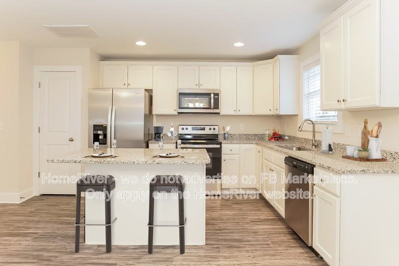 106 Beaumont Cir - Photo 3 of 21