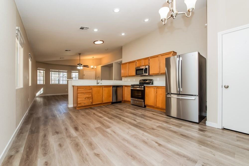 4929 Whispering Spring Ave - Photo 5 of 19