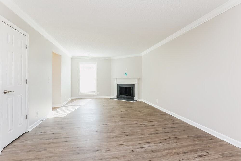 111 Dorchester Ct - Photo 4 of 17