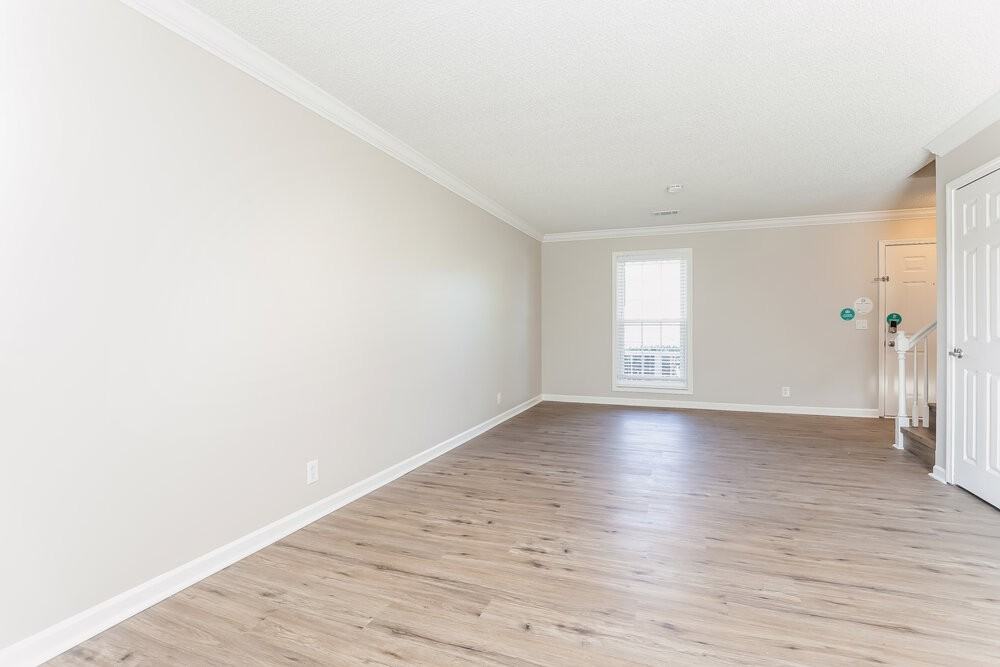 111 Dorchester Ct - Photo 5 of 17