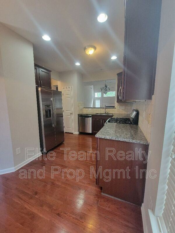 2339 Whitford Ln - Photo 2 of 24