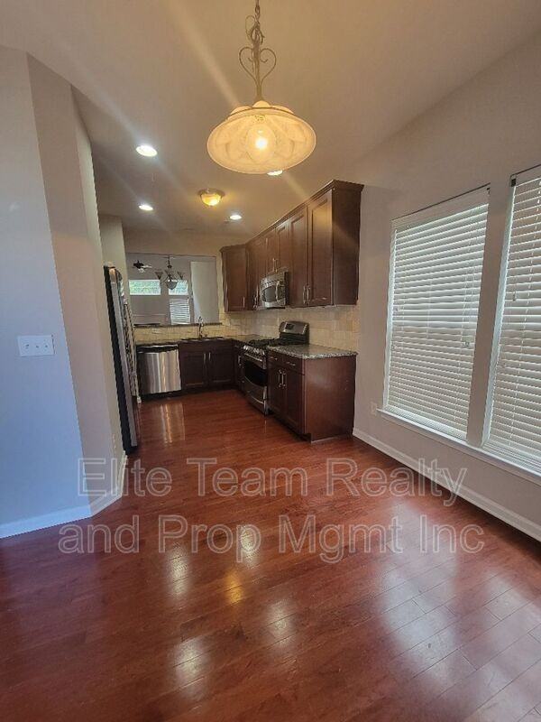 2339 Whitford Ln - Photo 3 of 24