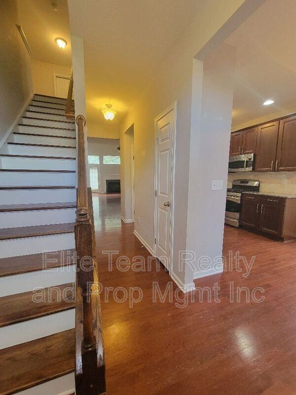2339 Whitford Ln - Photo 7 of 24
