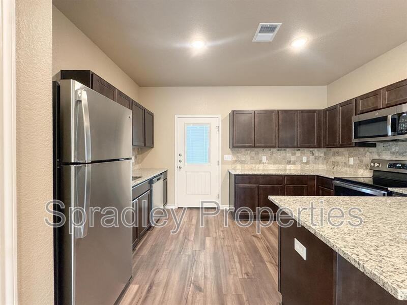1037 Hibiscus Unit A - Photo 4 of 17