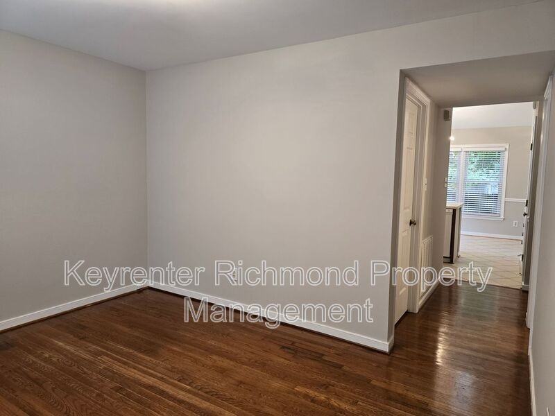 5204 Reids Pointe Rd - Photo 7 of 30